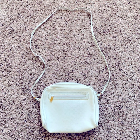 🎉HP 10/30🎉 Authentic Gucci Vintage Crossbody bag, *RARE* ALL White - Picture 4 of 14